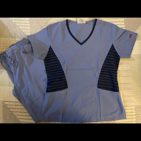 Reina Scrub Set - Picture 6 of 7